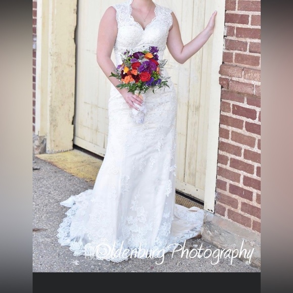 🤍✨STUNNING✨🤍 MoriLee Wedding Gown - Picture 3 of 3